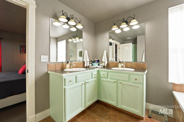 2515 Autumncrest St, Caldwell, ID 83607