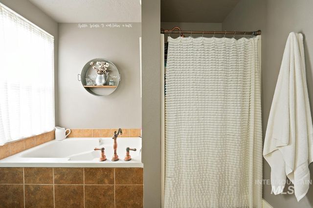 2515 Autumncrest St, Caldwell, ID 83607
