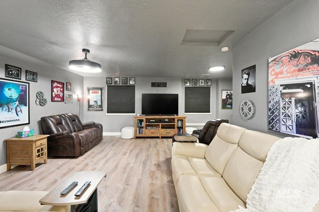 2515 Autumncrest St, Caldwell, ID 83607