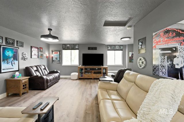 2515 Autumncrest St, Caldwell, ID 83607