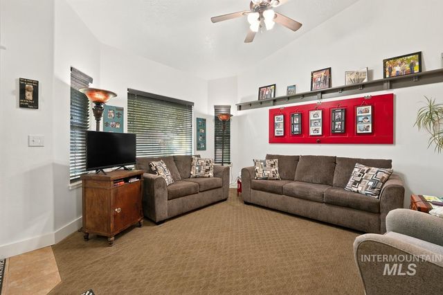 2515 Autumncrest St, Caldwell, ID 83607