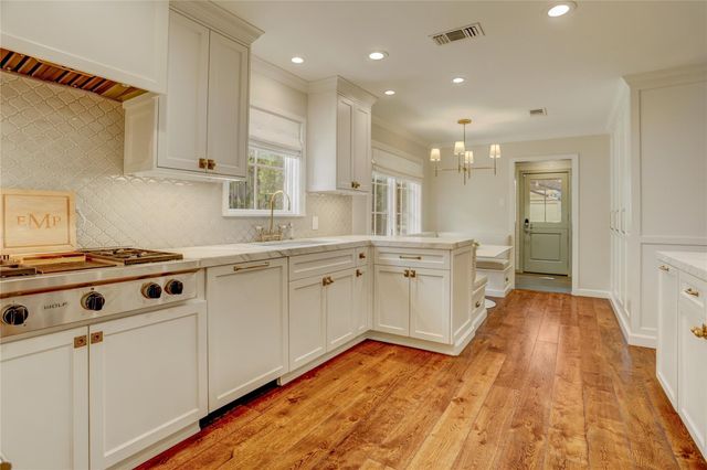 3007 Freshmeadows Drive, Houston, TX 77063
