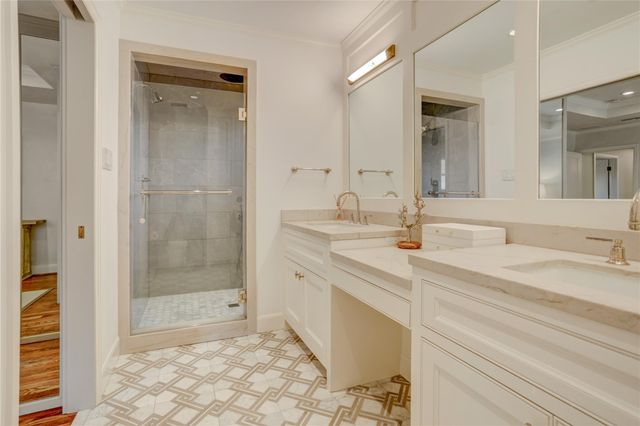 3007 Freshmeadows Drive, Houston, TX 77063