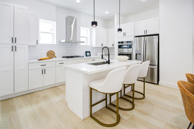 1214 W 24th Street B, Houston, TX 77008