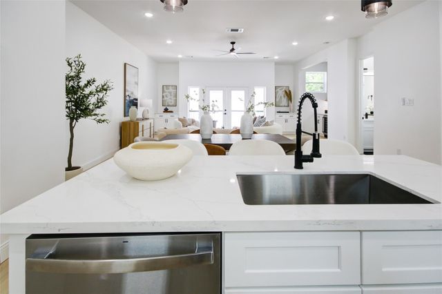 1214 W 24th Street B, Houston, TX 77008