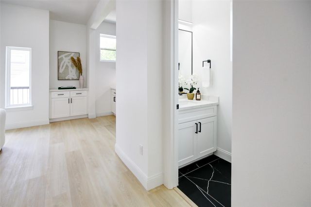 1214 W 24th Street B, Houston, TX 77008