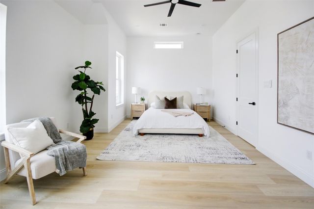 1214 W 24th Street B, Houston, TX 77008