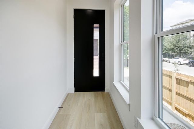 1214 W 24th Street B, Houston, TX 77008