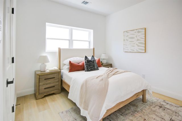 1214 W 24th Street B, Houston, TX 77008