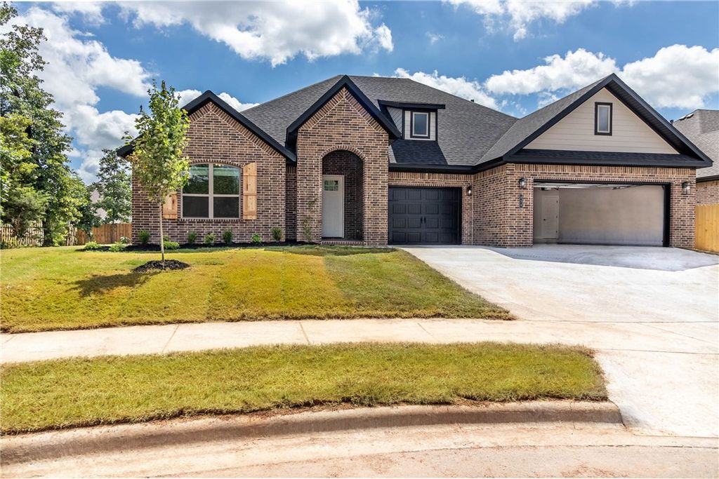 434 Ardie Martin Street, Tontitown, AR 72762