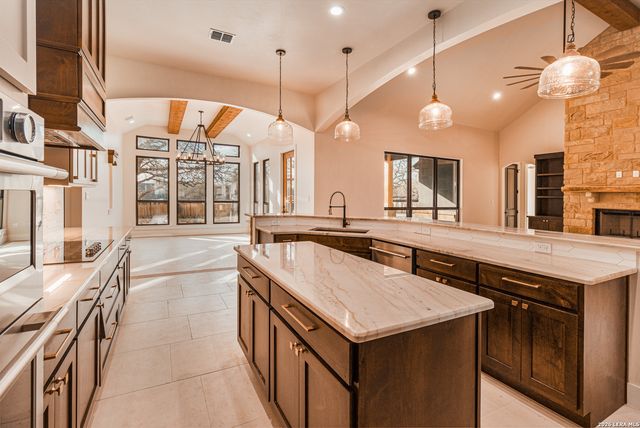 192 Bobby Lynn, Adkins, TX 78101