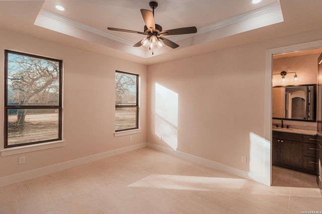 192 Bobby Lynn, Adkins, TX 78101