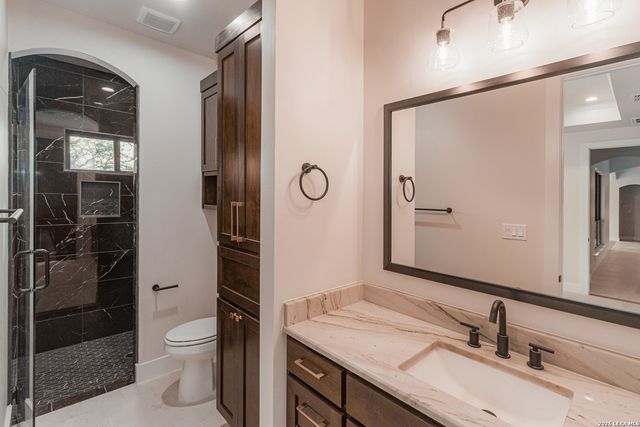 192 Bobby Lynn, Adkins, TX 78101