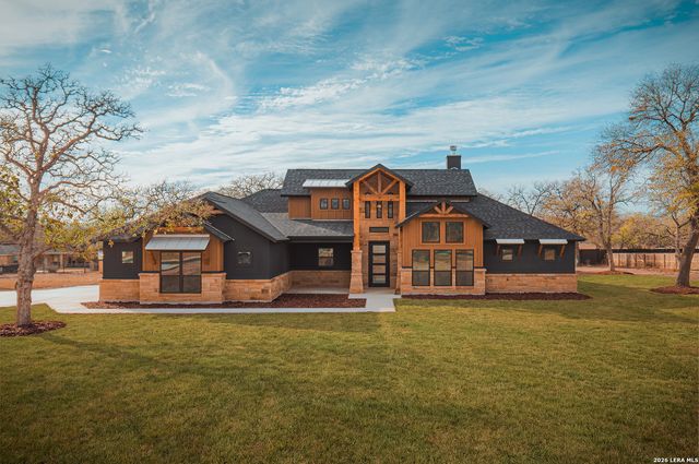 192 Bobby Lynn, Adkins, TX 78101