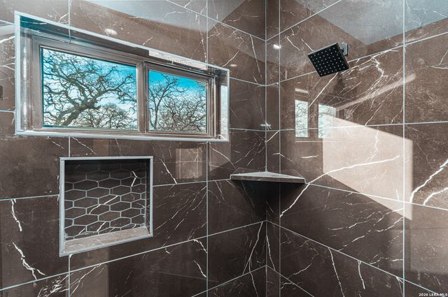 192 Bobby Lynn, Adkins, TX 78101