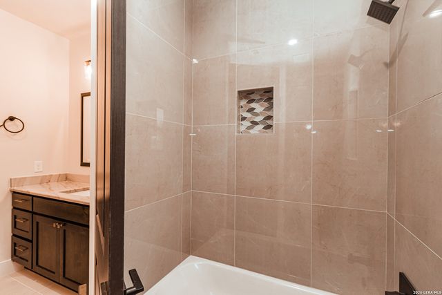 192 Bobby Lynn, Adkins, TX 78101