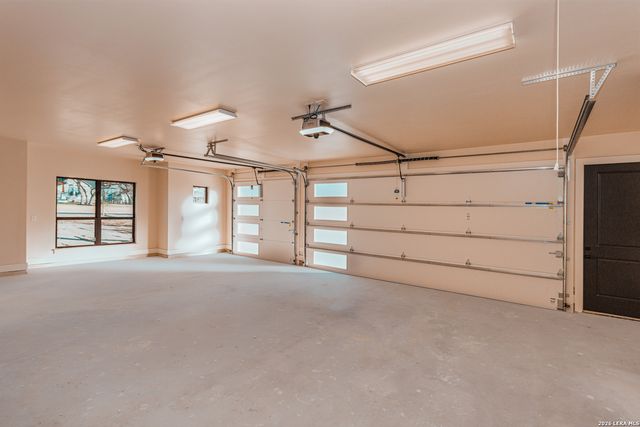 192 Bobby Lynn, Adkins, TX 78101