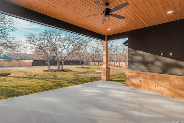 192 Bobby Lynn, Adkins, TX 78101