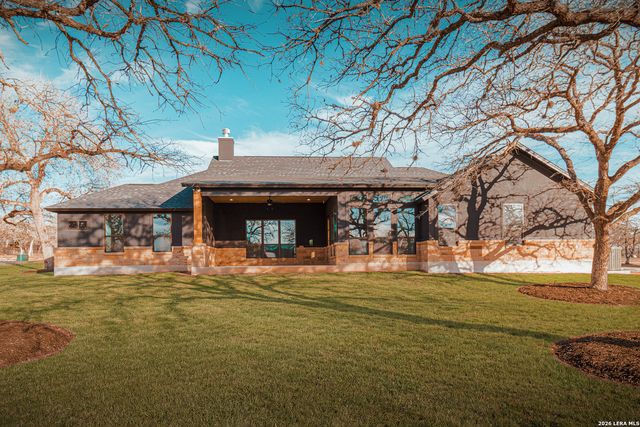 192 Bobby Lynn, Adkins, TX 78101