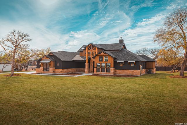 192 Bobby Lynn, Adkins, TX 78101