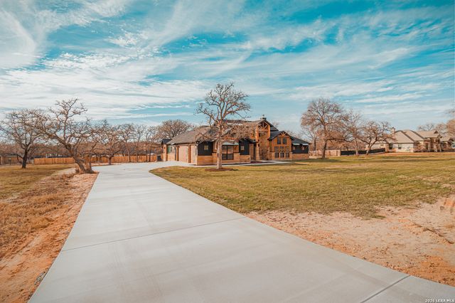 192 Bobby Lynn, Adkins, TX 78101