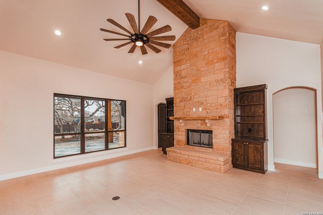 192 Bobby Lynn, Adkins, TX 78101