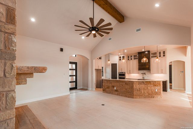 192 Bobby Lynn, Adkins, TX 78101