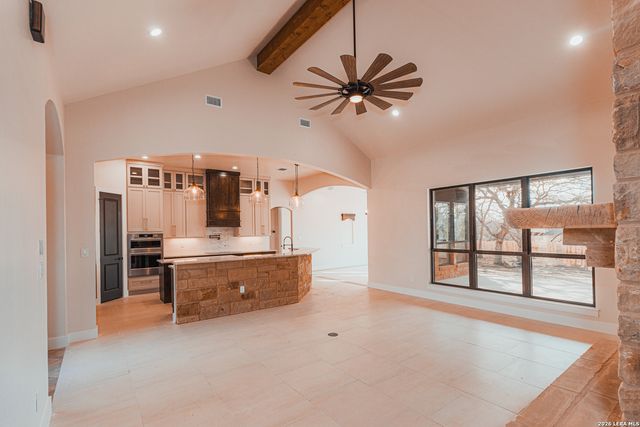 192 Bobby Lynn, Adkins, TX 78101