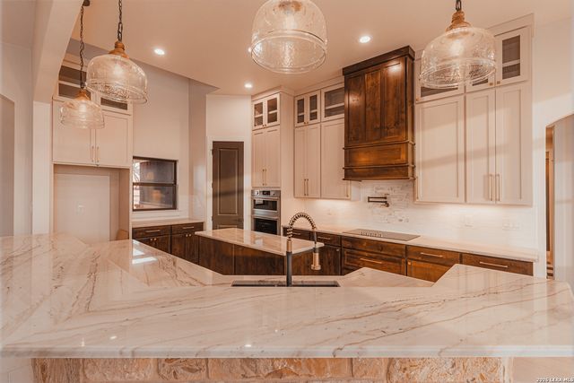 192 Bobby Lynn, Adkins, TX 78101