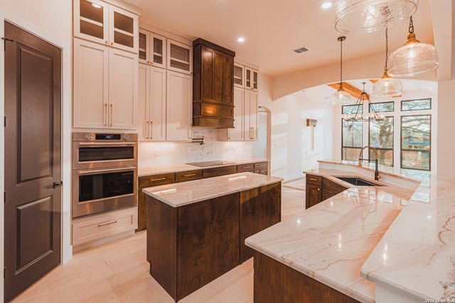 192 Bobby Lynn, Adkins, TX 78101