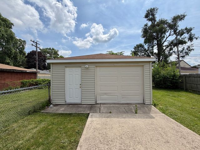 14613 Avers Avenue, Midlothian, IL 60445