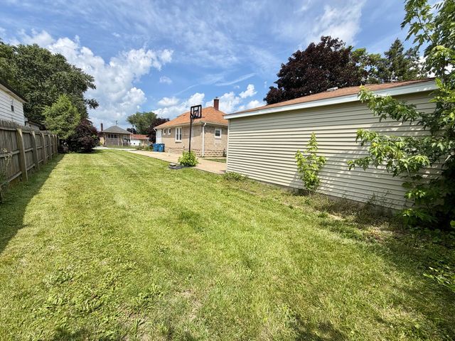 14613 Avers Avenue, Midlothian, IL 60445