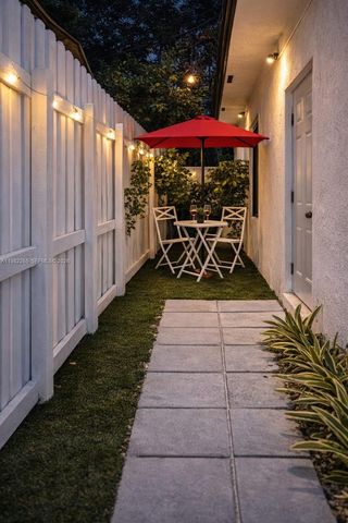 613 NW 10th St 2, Hallandale Beach, FL 33009