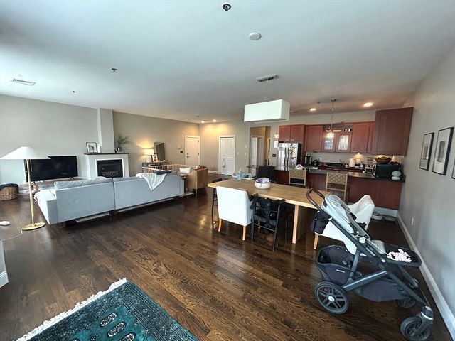 81 Boylston St 3, Brookline, MA 02445