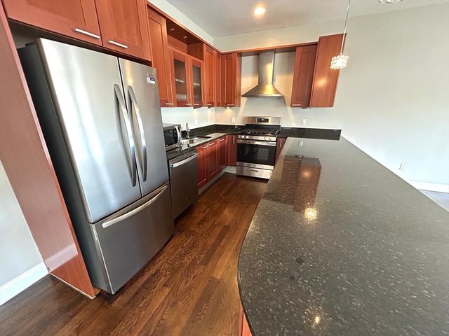 81 Boylston St 3, Brookline, MA 02445