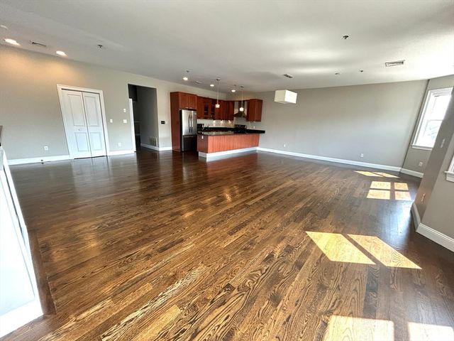 81 Boylston St 3, Brookline, MA 02445