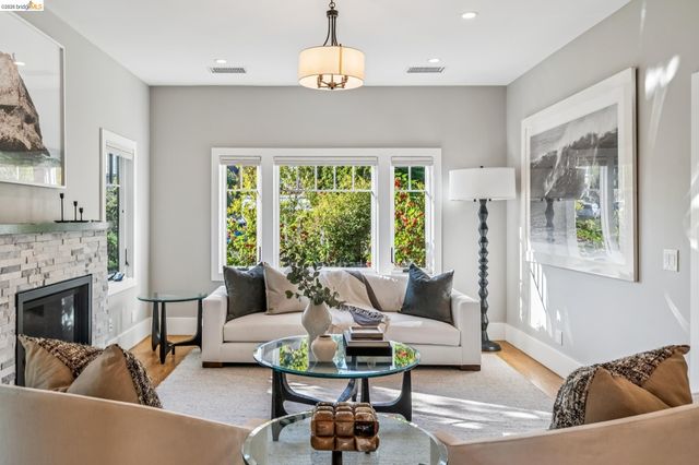 1858 San Lorenzo Ave, Berkeley, CA 94707