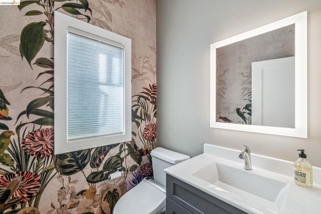 1858 San Lorenzo Ave, Berkeley, CA 94707