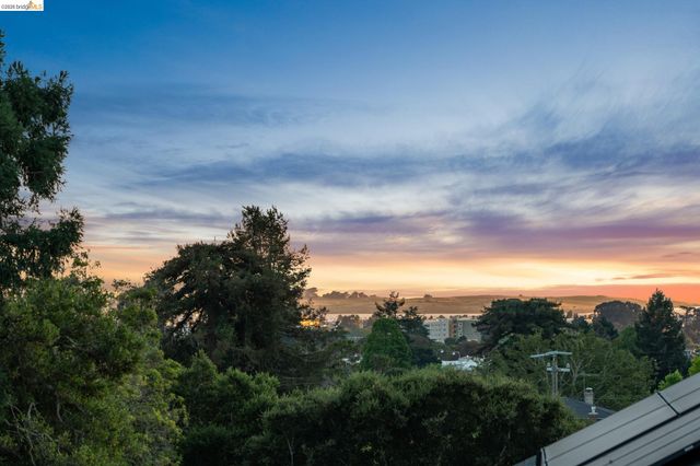 1858 San Lorenzo Ave, Berkeley, CA 94707