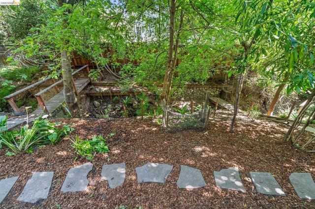 1858 San Lorenzo Ave, Berkeley, CA 94707