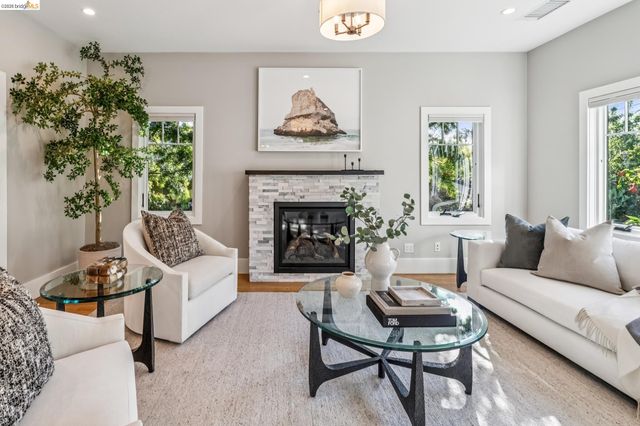 1858 San Lorenzo Ave, Berkeley, CA 94707