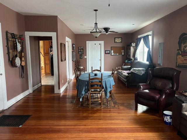 202 W Maple Avenue, Lancaster, KY 40444