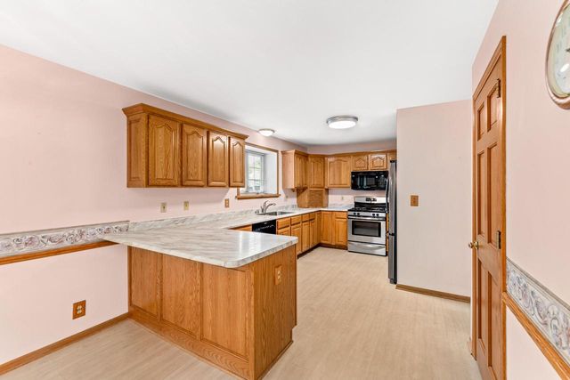 N58W24835 Cardinal COURT, Sussex, WI 53089