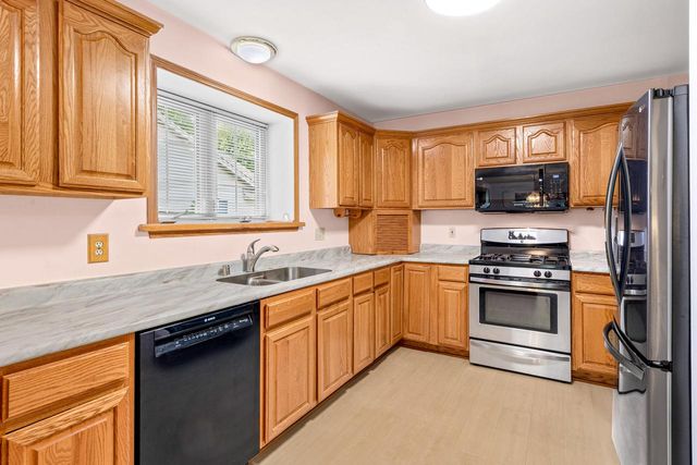 N58W24835 Cardinal COURT, Sussex, WI 53089