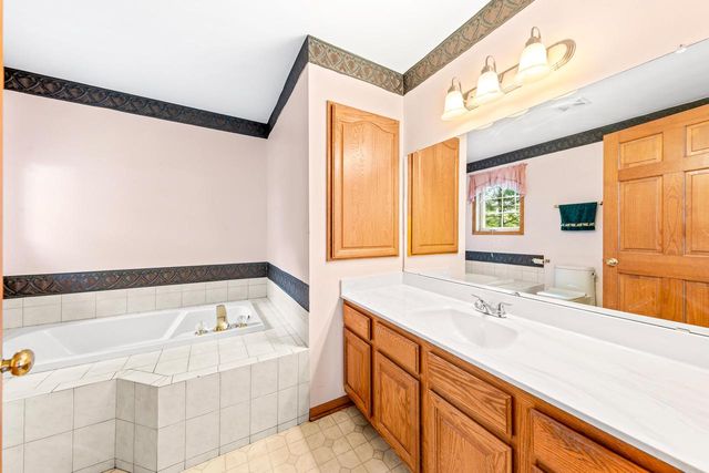 N58W24835 Cardinal COURT, Sussex, WI 53089