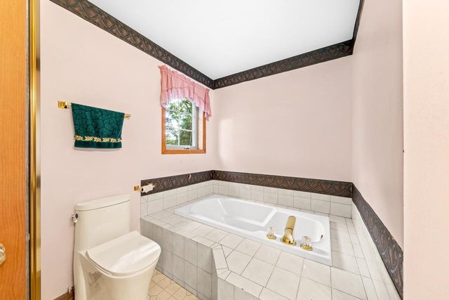N58W24835 Cardinal COURT, Sussex, WI 53089