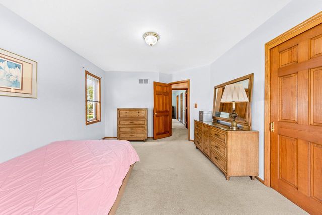 N58W24835 Cardinal COURT, Sussex, WI 53089