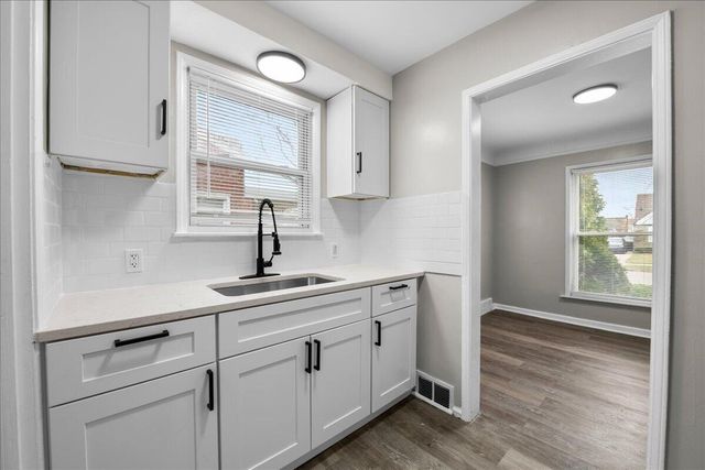 16283 Carlisle Street, Detroit, MI 48205