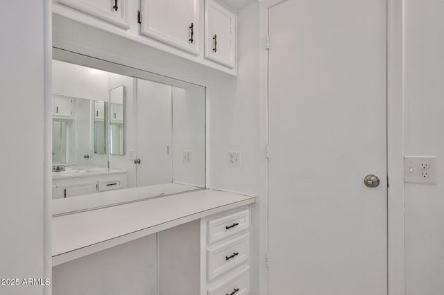 303 E SOUTH MOUNTAIN Avenue 100, Phoenix, AZ 85042