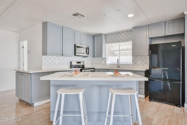 303 E SOUTH MOUNTAIN Avenue 100, Phoenix, AZ 85042